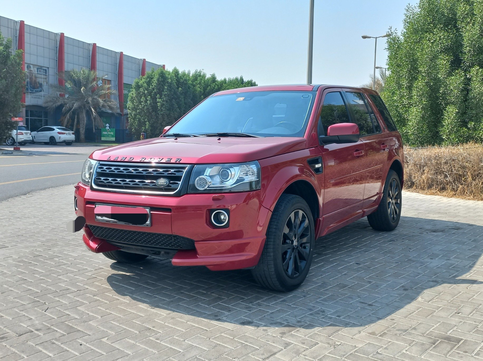 Used 2015 Land Rover LR2 for sale in Dubai